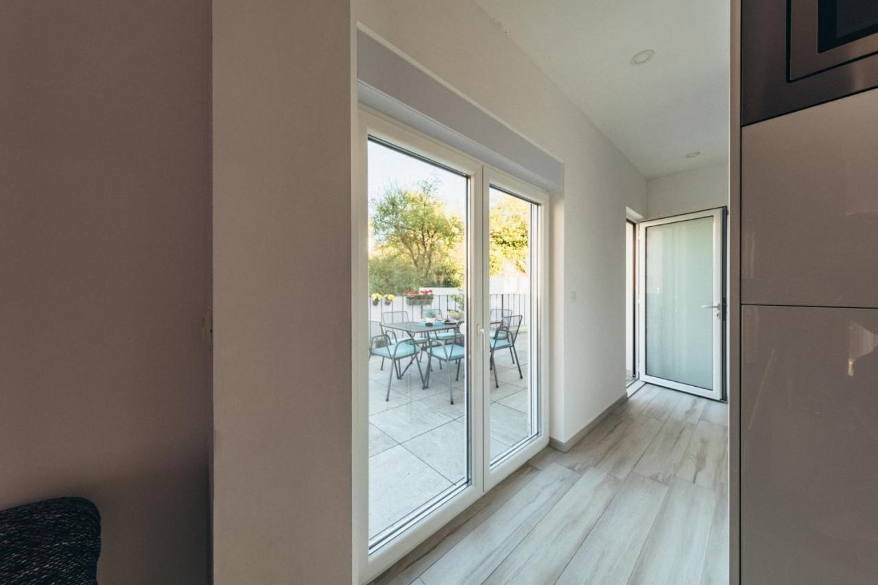 Apartment Gina Трогир Екстериор снимка