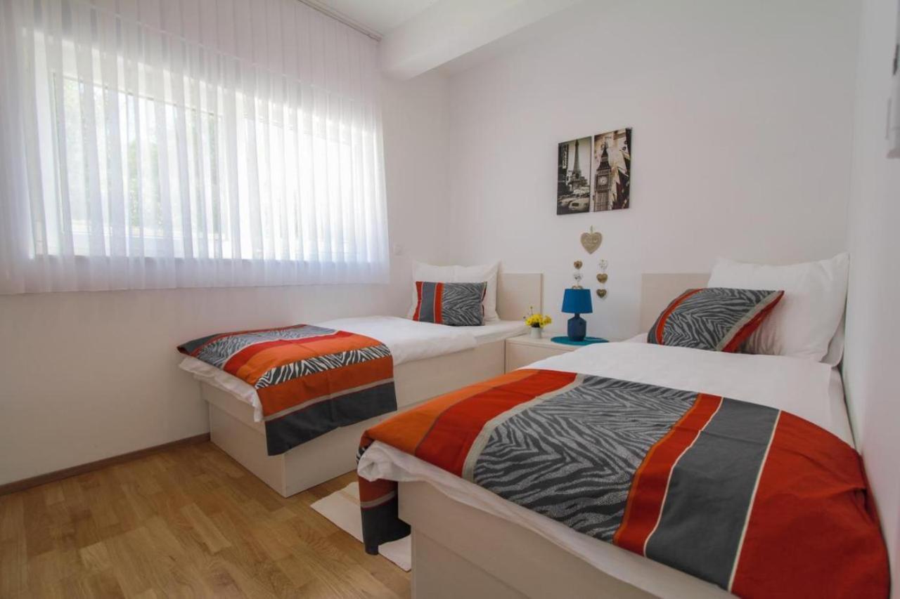 Apartment Gina Трогир Екстериор снимка