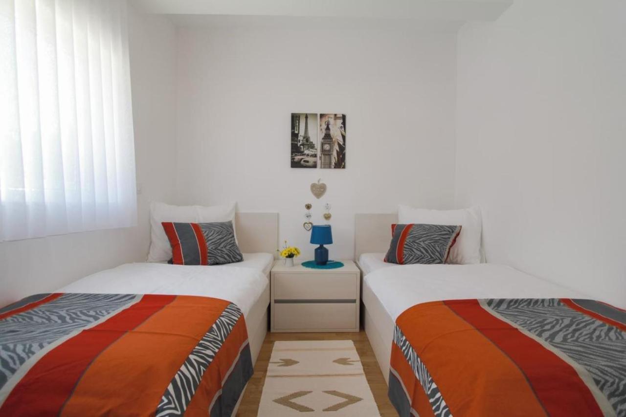 Apartment Gina Трогир Екстериор снимка